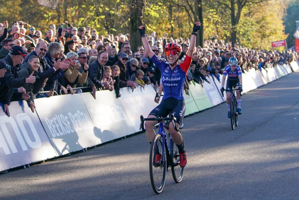 Shirin van Anrooij wint de GP Beekse Bergen 1024x683
